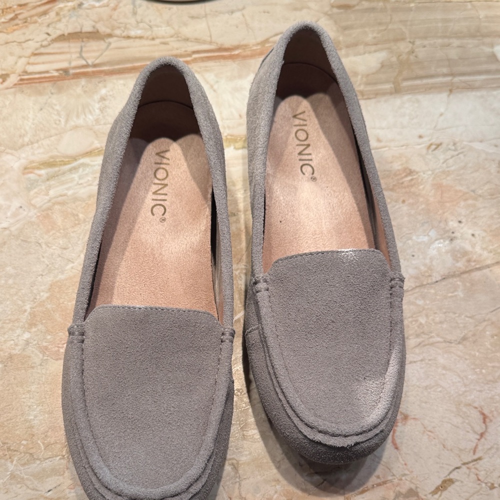 Vionic Women's Suede Gray Flats